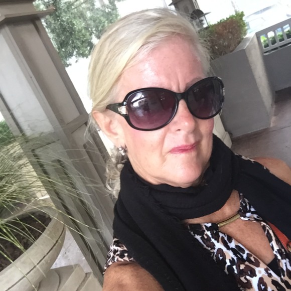 Meet your Posher, Christine - Picture 1 of 1